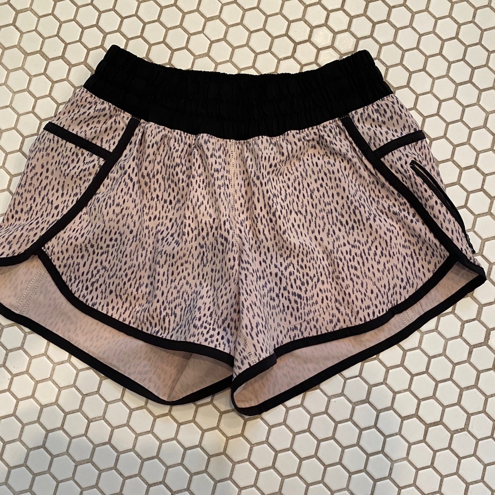 Lululemon Tracker Shorts size 6